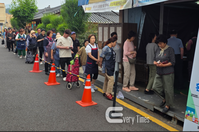 부산시 첫 전통시장 환급행사, 3일간 3만5천 명 몰려…전통시장 활기 되찾아