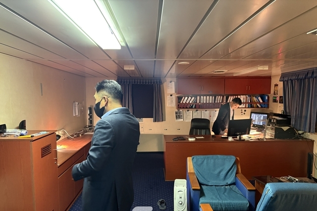 부산항 역대 최대 규모 마약류 밀수입 적발......컨테이너 내부에 은닉되어 있던 코카인 600kg을 적발, 전량 압수