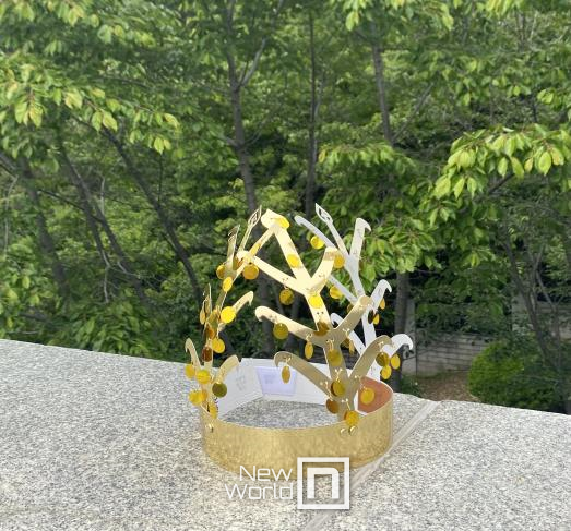 금동관 만들기 체험 키트 완성본/사진=부산시 제공