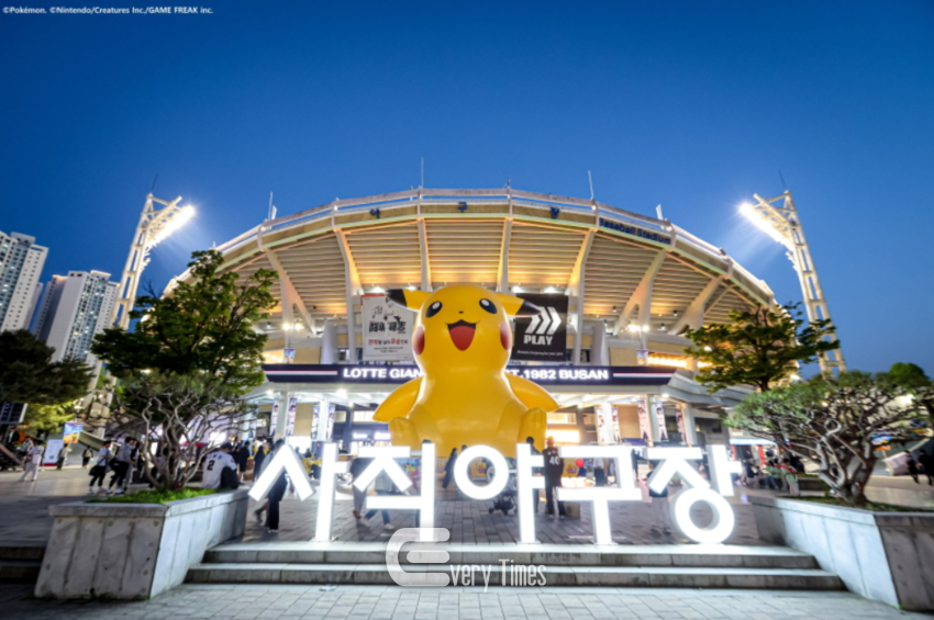 사직야구장에 포켓몬니 전시되고 있다(제공=롯데자이언츠)